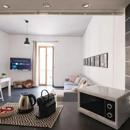 Historic Center Gem Free Parking 10m Semesterbostad