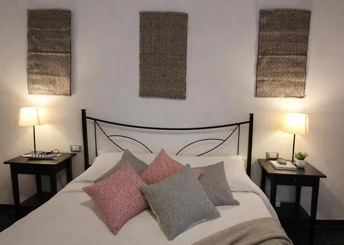 Дом отдыха Historic Center Life Apartment In The Heart Of Bosa And Easy Parking Боса